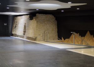 Mura aragonesi nella stazione dell'arte Toledo Metro Napoli