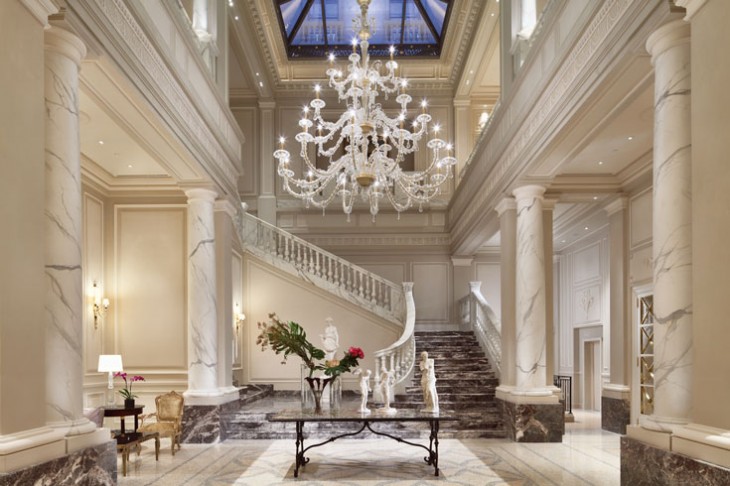 Palazzo-Parigi-Hotel-&-Grand-Spa_Ingresso_Scalinata