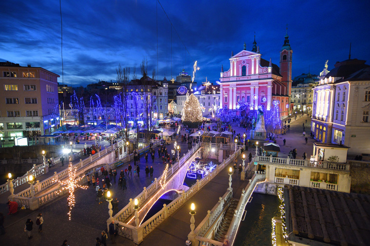Ljubljana-a-natale-dicembre-festivo-3-archivio-STO,-foto-Wedam-700