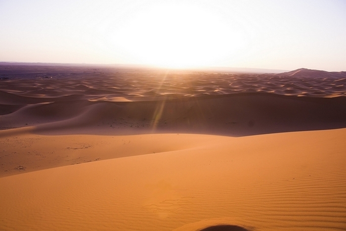 Le dune dell'Erg Chebbi s'infuocano all'alba - Foto di Elena Bianco