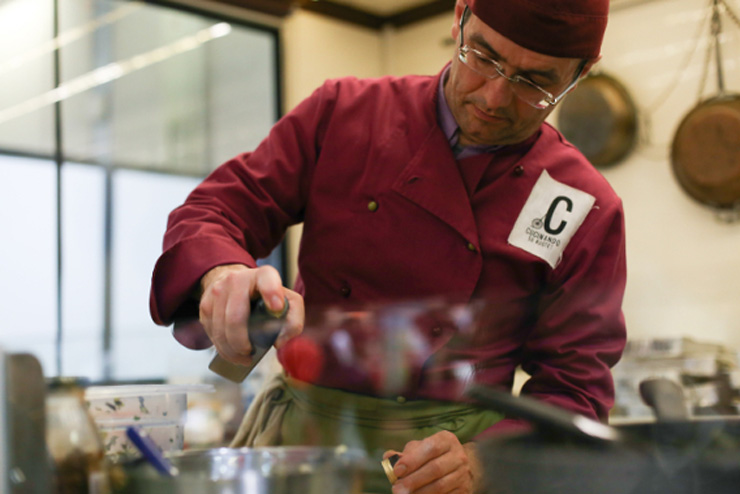 Chef-cucinando-su-ruote-credits-Alessia-Gatta-Fa-la-cosa-giusta-2016-Milano-700