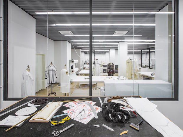 L-atelier-della-pellicceria-di-Fendi-nel-Palazzo-della-Civilta-Italiana-a-Roma-Foto-di-Andrea-Jemolo_image_ini_620x465_downonly