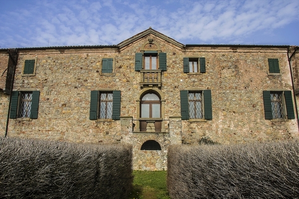 La facciata di Villa Beatrice d'Este sul monte Gemola