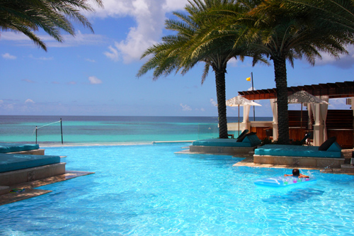 La piscina a sfioro dello Zemi Resort & Spa, Shohal Bay, Anguilla. Foto di Elena Bianco
