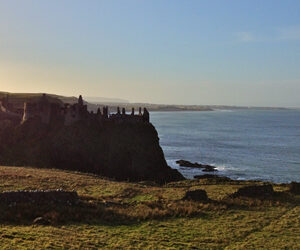 GIANT’S CAUSEWAY COASTAL ROUTE: ON THE ROAD TRA SCOGLIERE E LEGGENDE D’IRLANDA