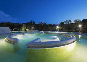 NOTTE DI LUNA PIENA NELLA SPLENDIDA PISCINA TERMALE DELLE TERME DI CHIANCIANO