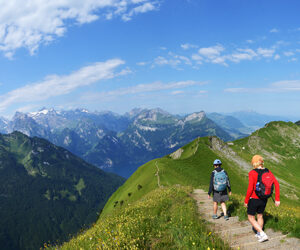 NEL CUORE DELLA SVIZZERA. SCHWYZ, UN VIAGGIO TRA STORIA, NATURA E TRADIZIONI