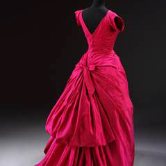 “Balenciaga-Master of couture”: le creazioni del maestro esposte in Svezia