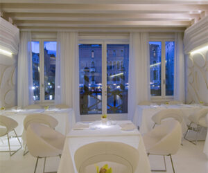 Una nuova sfida per l’Antinoo’s Lounge & Restaurant da sempre fiore all’occhiello della cucina veneziana e italiana, forse anche per questo amata da molte star hollywoodiane come Al Pacino che da Antinoo’s è di casa.