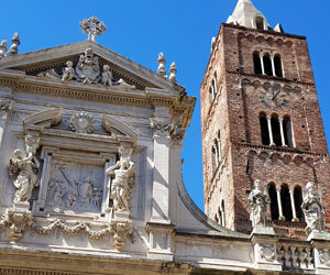 Sette gruppi, con circa 500 figuranti, ha sfilato ripercorrendo la visita della Santa e la riappacificazione delle famiglie ad opera del Beato Jacopo da Varagine.