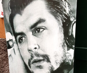A Celle Ligure incontro con Ramiro Guevara, fratello di "Che Guevara", per presentare la mostra fotografica "I viaggi e i libri di Ernesto", un inedito rivoluzionario, viaggiatore, intellettuale, appassionato di letteratura e fotografia. (9-28 luglio 2019).