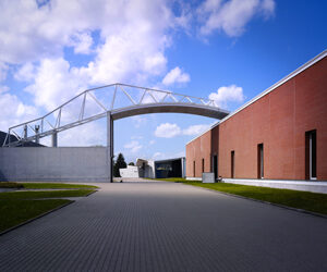 Ammirare le mostre in corso al Vitra Design Museum, una meta da non perdere per chi ha scelto l’europa, ma soprattutto per gli appassionati dell’arte e dell’architettura contemporanea. Una visita al Campus per ammirare i più grandi architetti di fama mondiale e le loro soluzioni pratiche.