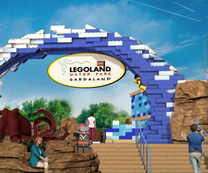 Finalmente svelato dove sarà collocato e come apparirà il portale di ingresso del Parco Acquatico. Pronti 240 i LEGO® Models appositamente realizzati con 3 milioni di mattoncini LEGO per LEGOLAND® Water Park a Gardaland. In esclusiva l’immagini del portale d’ingresso e il VIDEO timelapse della realizzazione di un LEGO Model