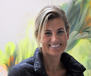 Beatriz Elorza, architetta di formazione, diventa pittrice per ispirazione. Le sue opere sono approdate nelle migliori gallerie di New York e Londra. Oggi vive a Torino. Il suo progetto professionale? Affermarsi nel bel paese. Il suo lavoro si basa su intuizione e sensibilità artistica, usa tecniche miste e colori a seconda dello stato d'animo. Mentre le sue conoscenze architettoniche influenzano la composizione delle opere.
