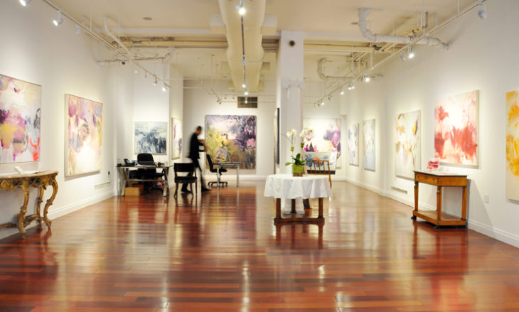 Beatriz Elorza, architetta di formazione, diventa pittrice per ispirazione. Le sue opere sono approdate nelle migliori gallerie di  New York e Londra. Oggi vive a Torino. Il suo progetto professionale? Affermarsi nel bel paese. Il suo lavoro si basa su intuizione e sensibilità artistica, usa tecniche miste e colori a seconda dello stato d'animo. Mentre le sue conoscenze architettoniche influenzano la composizione delle opere. 