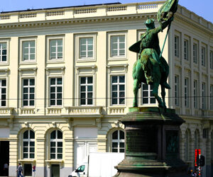 “Visit Brussels”, l’ufficio del turismo di Bruxelles che ha aperto una sede da soli due anni a Milano, in via Carlo de Angeli, ha festeggiato, con un incontro-festa aperto a giornalisti e tour operator, un anno che ha visto aumentare del 14 per cento gli arrivi di turisti dall’Italia.