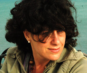 ASPETTARE  IL CAPODANNO INDOSSANDO  NOTE PROFUMATE