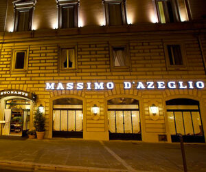 L'Hotel Massimo D’Azeglio, realizzato all'interno di un palazzo di inconfondibile fascino, è il luogo ideale per un weekend indimenticabile nella Capitale. Un motivo in più per trattenersi nella storia, godersi una mostra o regalarsi l'atmosfera natalizia di un’indimenticabile passeggiata romana.