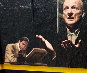 "I WOULD PREFER NOT TO DO...I WOULD PREFER NOT TO DO...". QUESTA È LA FRASE QUE BARTLEBY PRONUNCIA IN CONTINUAZIONE SFIDANDO IL SUO SUPERIORE. L'OPERA È ANDATA IN SCENA LO SCORSO 6 DICEMBRE AL TEATRO ORENO DI VIMERCATE UNA NARRAZIONE SUL FILO DELL' IRONIA, A TRATTI PERSINO COMICA PER PERCORRE UN CAMMINO CHE PORTA VERSO L'ABISSO. IL TUTTO NELLA STRAORDINARIA ATMOSFERA DI UN PICCOLO TEATRO DI QUARTIERE. REGIA E SCENOGRAFIA DI RENATO SARTI, UNA COOPRODUZIONE TEATRO INVITO E TEATRO DELLA COOPERATIVA.