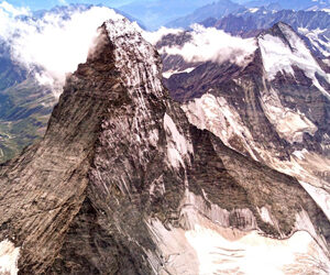Se ne parlerà Domenica 26 aprile alle 18:00 in diretta live Instagram Hervé Barmasse, alpinista e atleta del Team The North Face, Vincenzo Torti, Presidente del CAI e Pietro Giglio, Presidente delle Guide Alpine Italiane.
