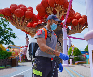 Divertimento in sicurezza, numero chiuso e sanificazione sulle attrazioni all’aperto. Ritorna così il via per la riapertura di Gardaland. Dal 13 giugno il Parco tornerà ad accogliere i suoi Ospiti per offrire giornate di divertimento all’insegna della totale sicurezza.