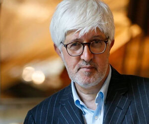 Giovedì 2 Luglio ai Bagni Misteriosi in scena: “UNA STRANISSIMA PRIMAVERA”di Beppe Severgnini, con Beppe Severgnini e Carlo Fava, Produzione a cura Mismaonda Creazioni Live.
