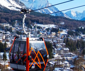SULLE DOLOMITI CON LA CABINOVIA TOFANA - FRECCIA NEL CIELO: SICUREZZA E SVAGHI