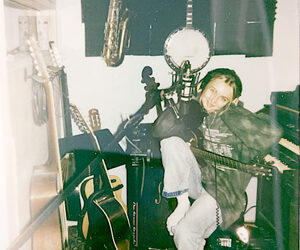 In radio “Backyard Boy”, il grande successo dell'artista californiana Claire Rosinkranz