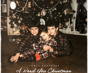 La band JONAS BROTHERS presenta “I need you Christmas”