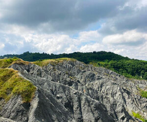 Oltre i cieli dell’avventura lungo la Via dei Gessi e dei Calanchi: natura incontaminata e scenari mozzafiato da percorrere a piedi