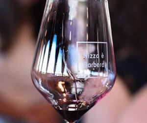 "NIZZA È BARBERA", TORNA LA DUE GIORNI DI BRINDISI DEDICATA ALLA RINOMATA "ROSSA PIEMONTESE" CONOSCIUTA IN TUTTO IL MONDO E CELEBRATA IL 7 E L'8 MAGGIO 2022