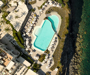 Bellezza e panorami mozzafiato al Therasia Resort Sea & Spa sull'isola di Vulcano: le novità per l'estate 2022