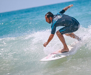 Surf, dove cavalcare le onde tutto l'anno