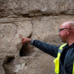 Scavi a Gerusalemme: risalente al X secolo d.C. il ritrovo della sorprendente mano scolpita nella roccia