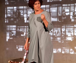 Rosella in scena al Teatro Gerolamo: la storia di una donna del sud Italia in cerca di fortuna a Milano