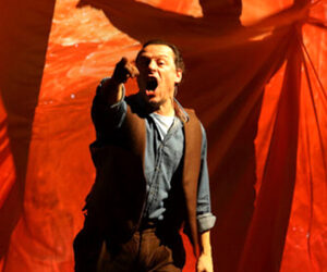 Azul - Gioia, Furia, Fede y Eterno Amor: Stefano Accorsi in scena al Teatro Franco Parenti di Milano
