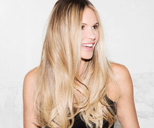 Elle Macpherson, icona della moda, svela i segreti della sua eterna bellezza