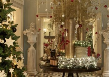 Inebriante décor olfaltivo di Campomarzio70 per le festività 2023 all’Hotel De La Ville di Roma