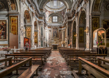 Chiesa SS. Filippo e Giacomo: scoprire l'arte della seta nel centro storico di Napoli