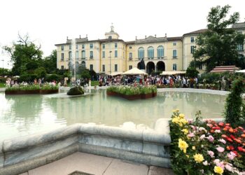 Orticola riempie di colori i giardini Montanelli di Milano