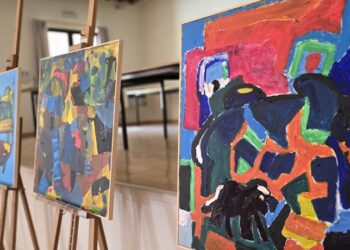 L’energia del colore: la mostra del giovane Tobia Cesaro