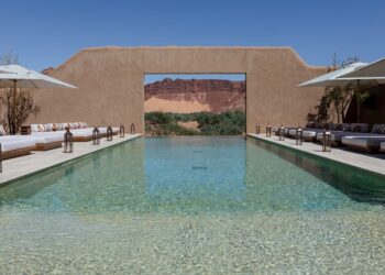 In Arabia Saudita apre il primo Hotel al mondo realizzato in terra