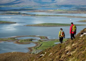 Croagh Patrick, la montagna sacra d'Irlanda apre il nuovo sentiero per pellegrini ed escursionisti