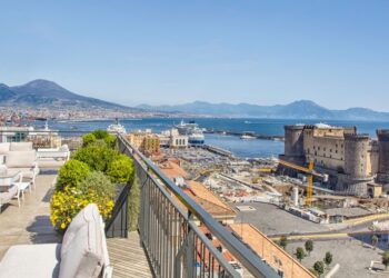 Roof Garden Angiò: profumo d’estate al Renaissance Naples Hotel Mediterraneo