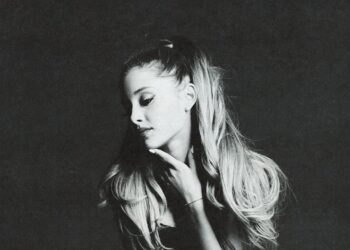 Ariana Grande ci porta sulle note musicali di “My Everything”
