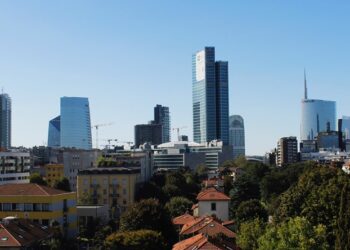 LA GRANDE MILANO: Passeggiate, incontri e foto inedite di Carla De Bernardi