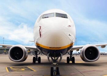 Ryanair lancia l’operativo estivo 2025: crescita soffocata dall’aumento dell’addizionale municipale