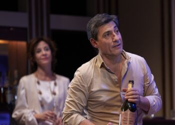 L’Anatra all’arancia: Emilio Solfrizzi e Carlotta Natoli al Teatro Lirico di Milano