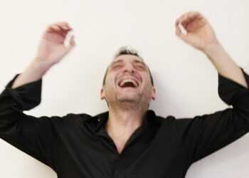 Galileo, oltre le stelle: viaggio tra scienza, arte e libertà al Teatro Leonardo