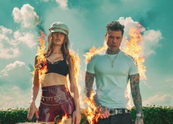 Esce “Scelte stupide”, il viaggio sonoro di Fedez e Clara